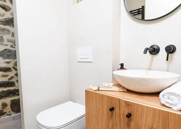 Lithodia - Λιθωδία *